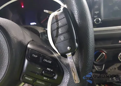 2020 Kia Rio S z USA, uszkodzony, nr VIN 3KPA24AD4LE279620